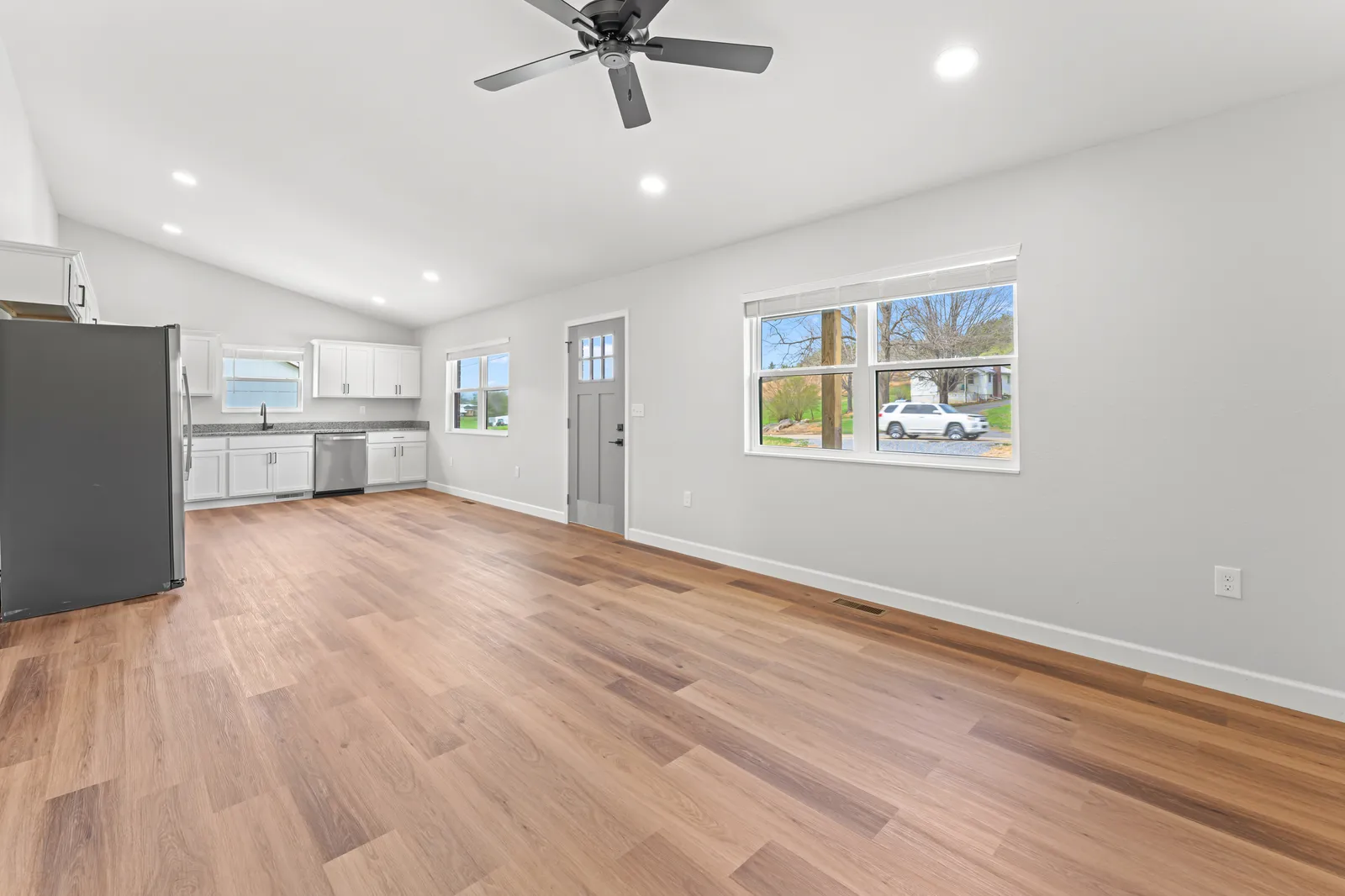 4317 Newport Highway