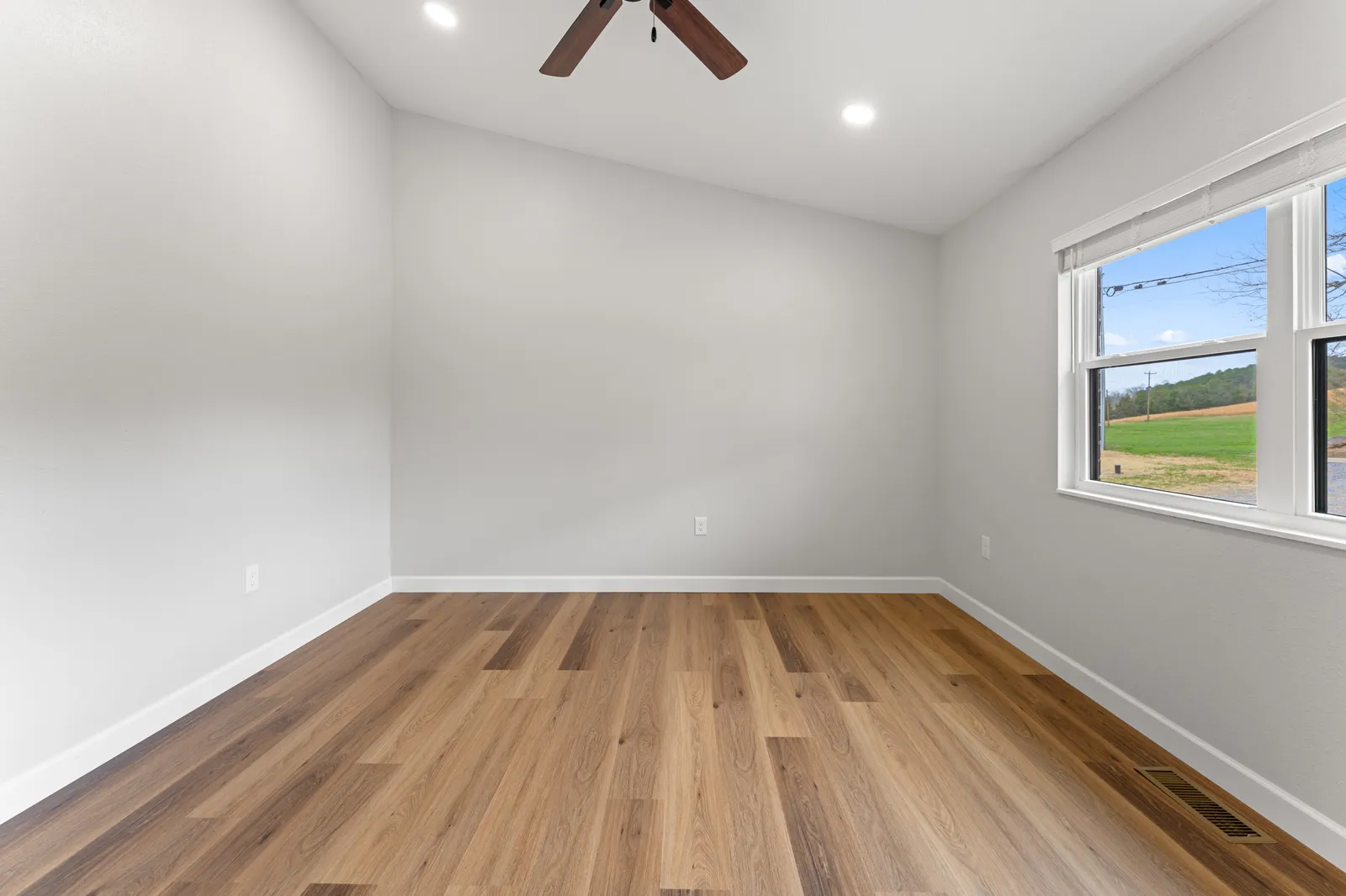 4317 Newport Highway