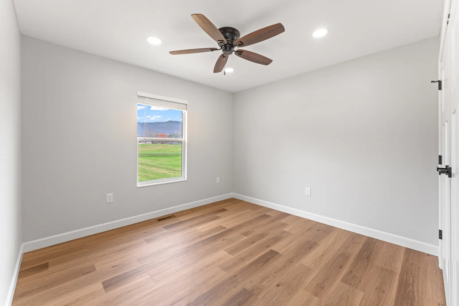 4317 Newport Highway