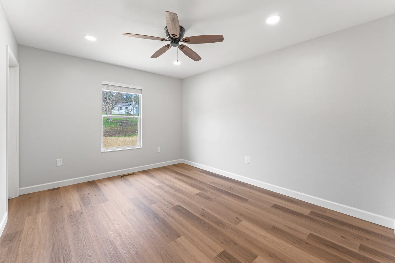 4317 Newport Highway