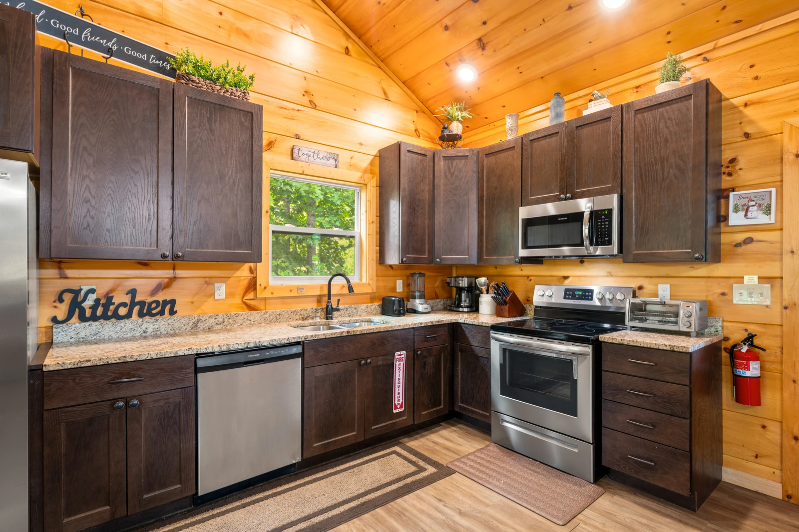 1533 Bear Valley Rd