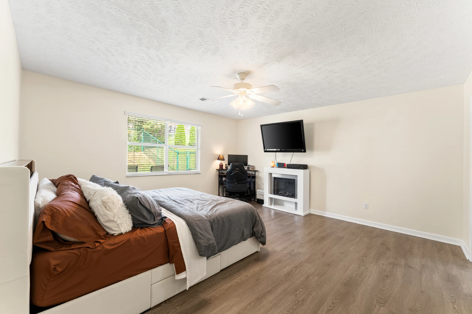 1301 Snappwood Dr